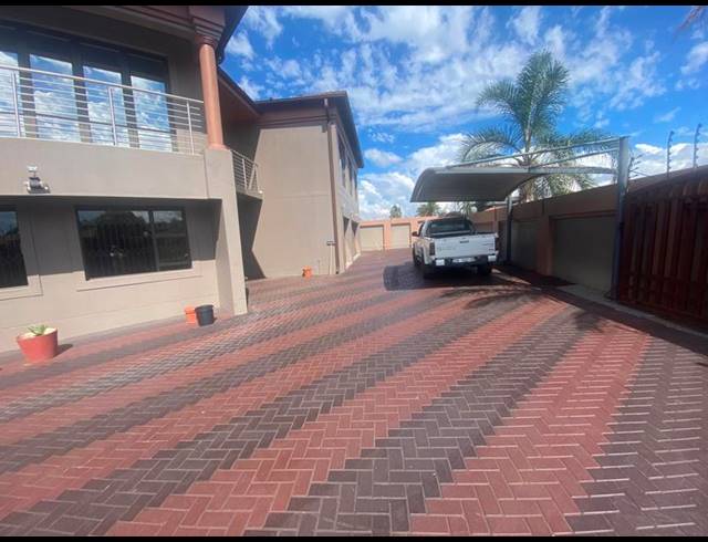 6 BEDROOM HOUSE FOR SALE IN AERORAND